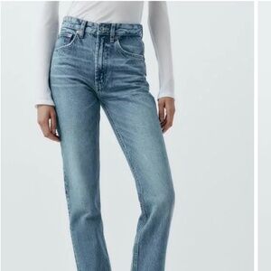 Zara Light Wash High Waisted Jeans (Size 4, New With Tags)